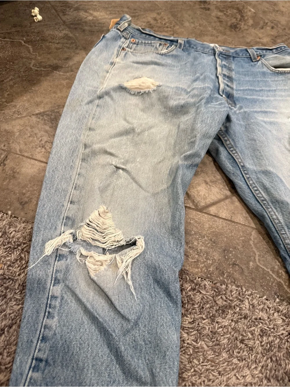 🤍Light Blue Distressed Men’s 501 XX Levi’s button fly Jeans made in Colombia